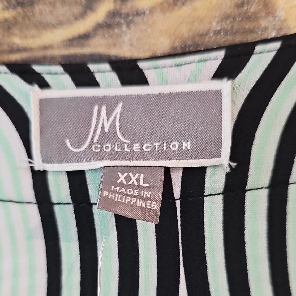 JM Collection Black and White Graphic Tunic Blouse - Picture 3 of 6